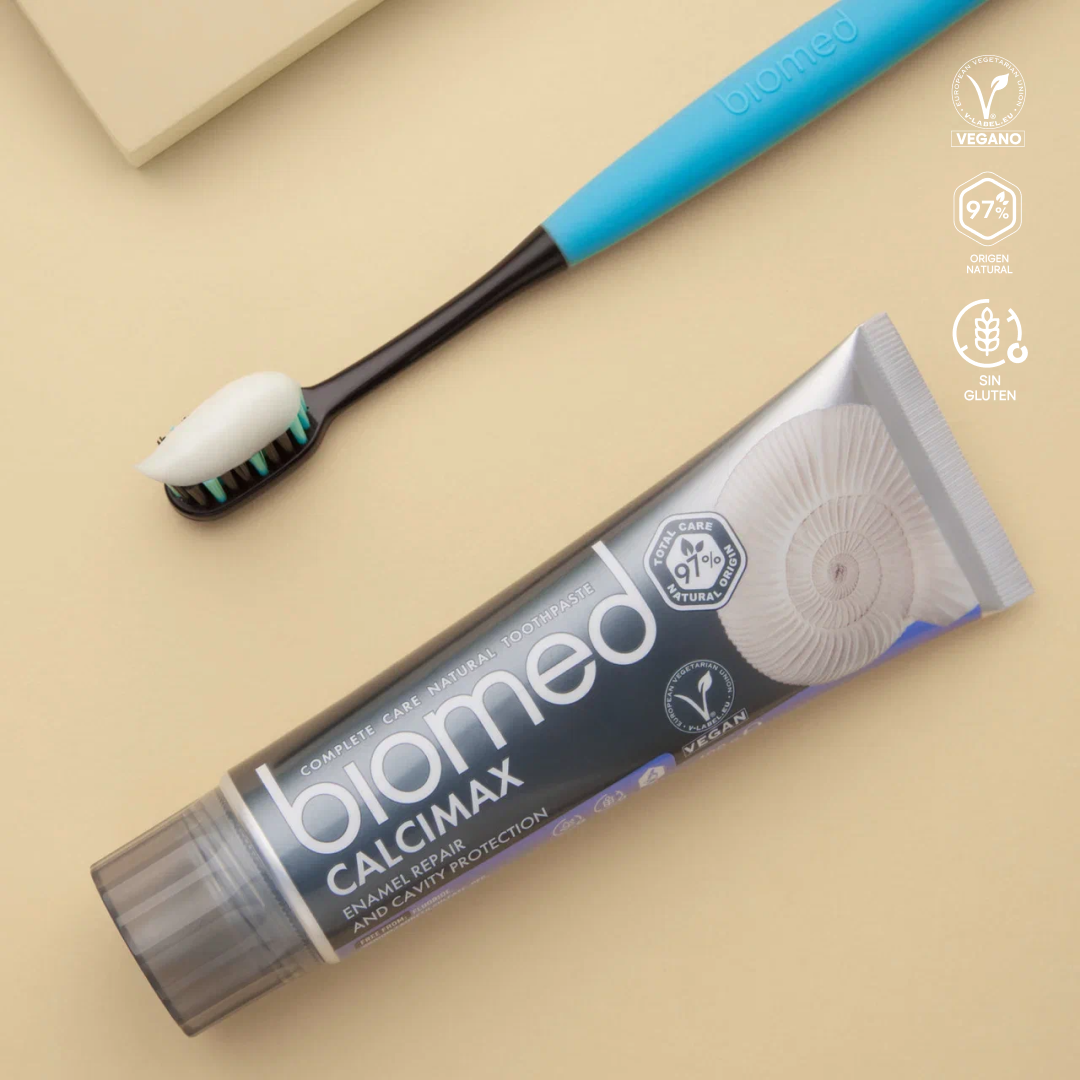 Pasta dental Biomed Calcimax detalle del tubo