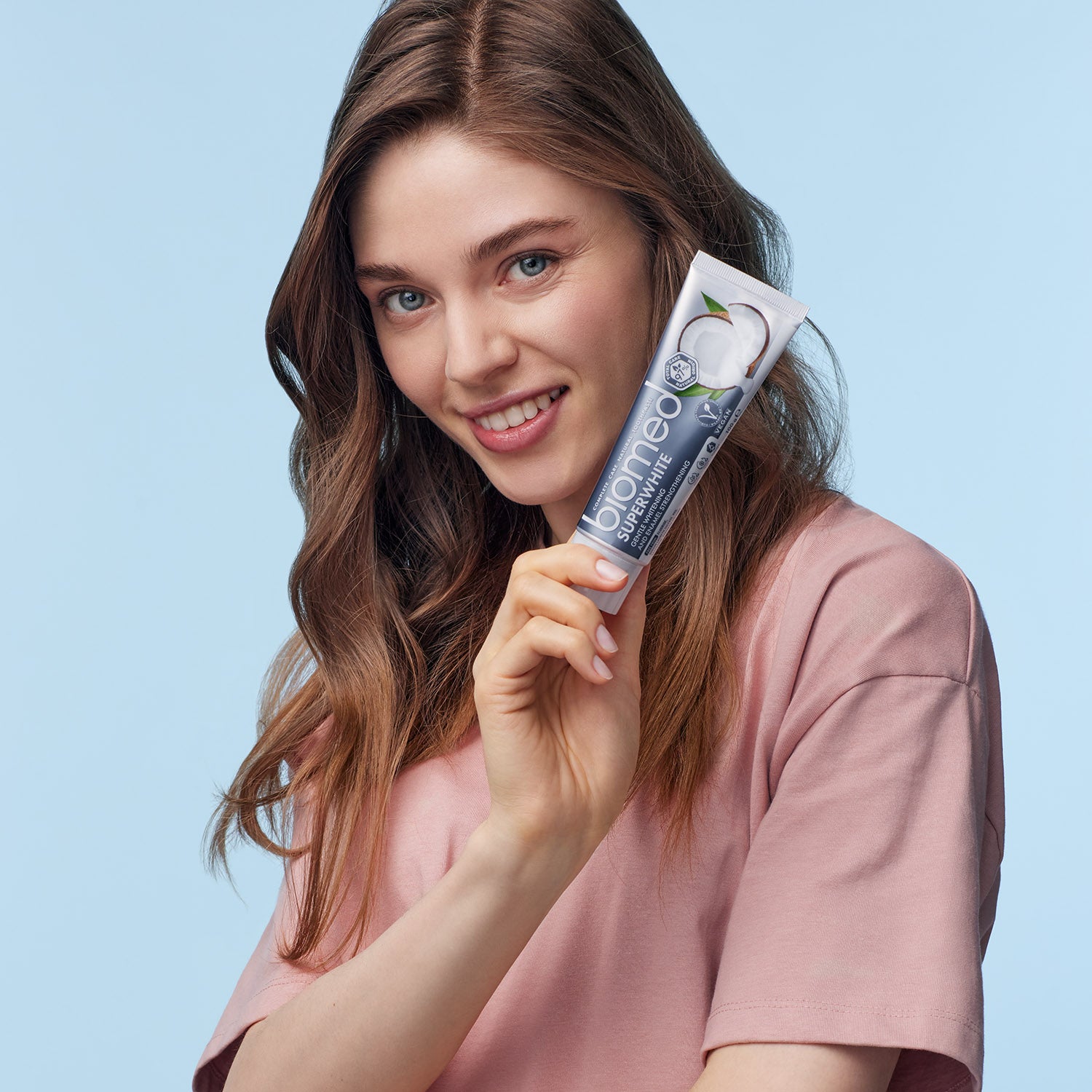 Pasta dental Biomed Superwhite con coco lifestyle