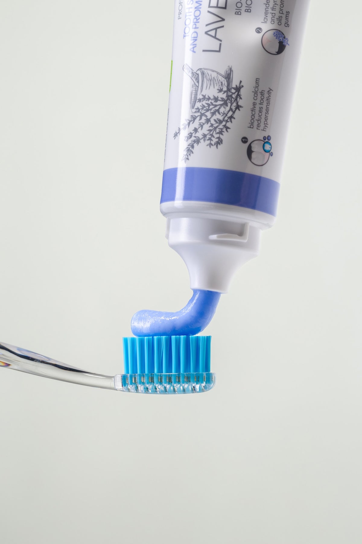 SPLAT Lavendersept sobre un cepillo dental